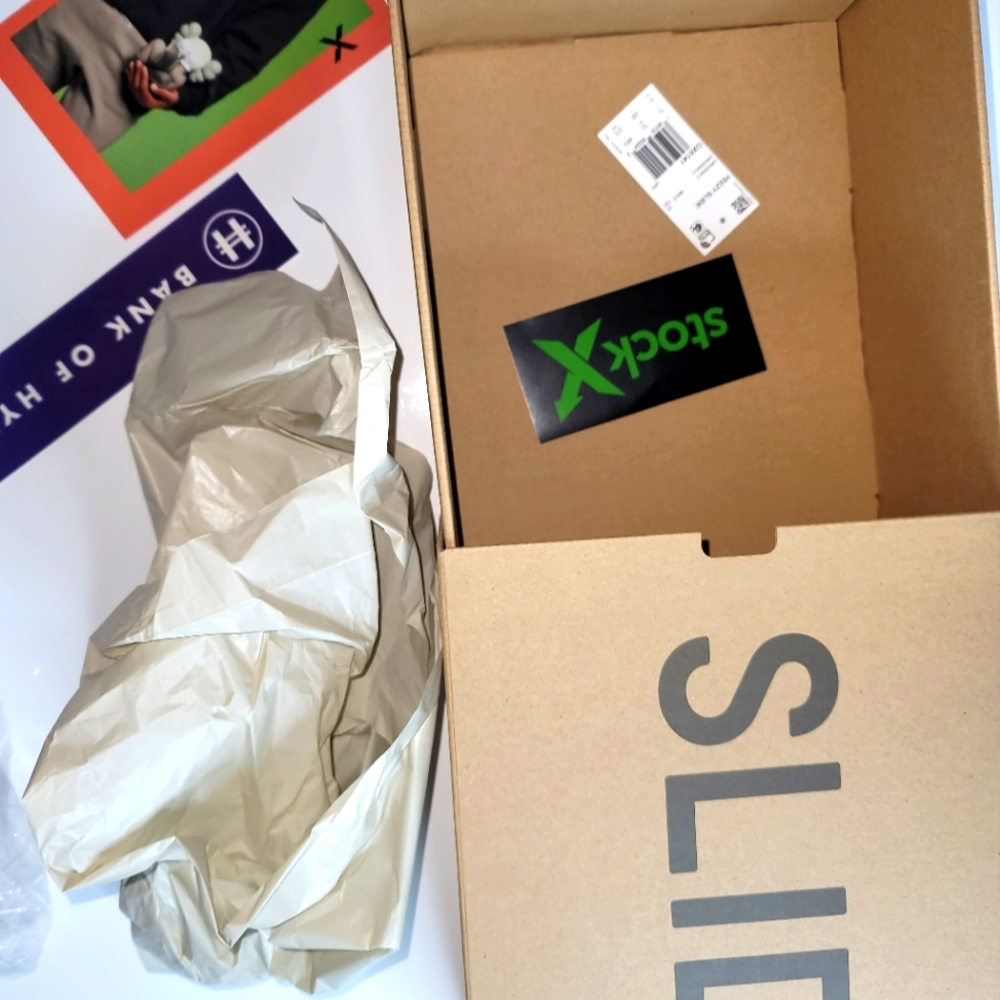 Yeezy Slides packaging